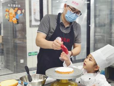 说明: H:\近期工作\6月16日-六一亲子活动\通讯稿\DIY照片\微信图片_20240617161206.jpg