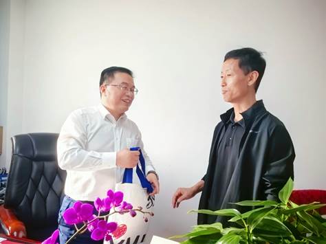 说明: H:\近期工作\4月27日-劳模慰问\巩守平.jpg